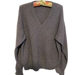 Embassy Row Gray 100% Cashmere V Neck Sweater Size XL Excellent Condition
